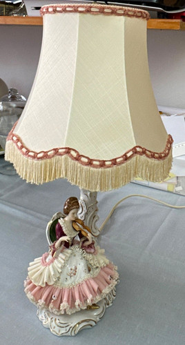 Porzellan tischlampe dame mit - porzellan-tischlampe,